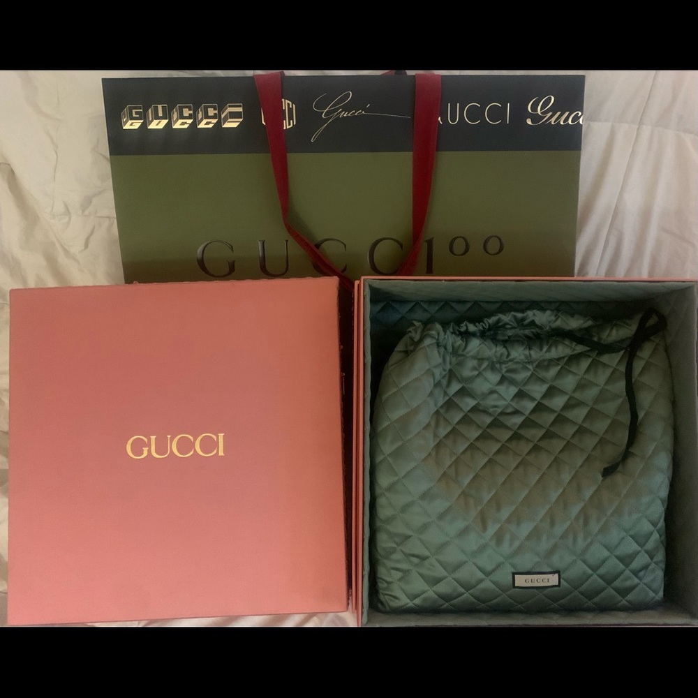 Luxury Gucci Shoulder Crossover hand bag. With box, tags, storage bag.